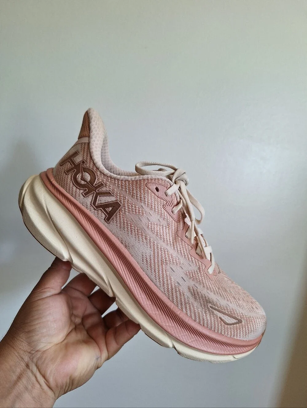 HOKA Clifton 9 Women's Sandstone / Cream Size 7B